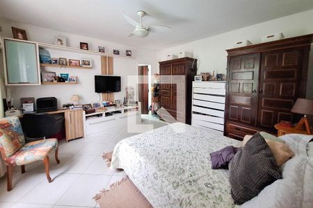 Casa à venda com 300m², 3 quartos e 4 vagasSuíte 2