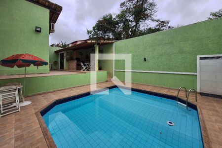 Casa à venda com 300m², 3 quartos e 4 vagasPiscina