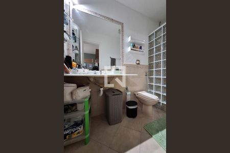 Casa à venda com 300m², 3 quartos e 4 vagasBanheiro da Suíte 1