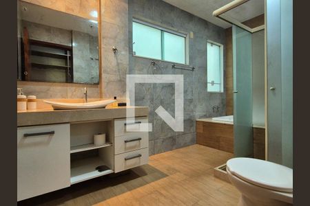 Casa para alugar com 438m², 6 quartos e 8 vagas Casa para alugar com 438m², 6 quartos e 8 vagasQuarto 1 - Banheiro