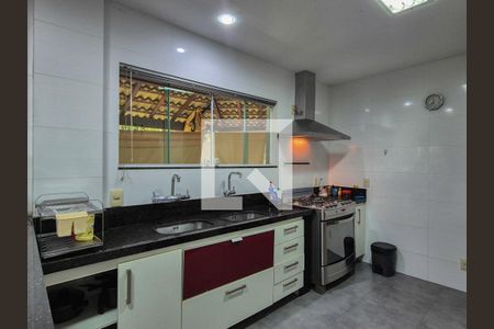 Casa para alugar com 438m², 6 quartos e 8 vagas Casa para alugar com 438m², 6 quartos e 8 vagasCozinha