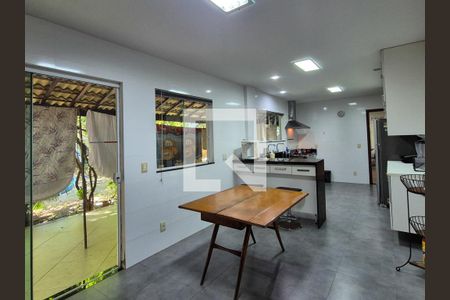 Casa para alugar com 438m², 6 quartos e 8 vagas Casa para alugar com 438m², 6 quartos e 8 vagasCozinha