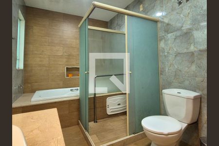 Casa para alugar com 438m², 6 quartos e 8 vagas Casa para alugar com 438m², 6 quartos e 8 vagasQuarto 1 - Banheiro