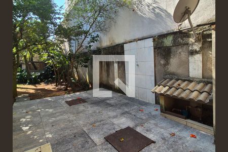Casa para alugar com 438m², 6 quartos e 8 vagas Casa para alugar com 438m², 6 quartos e 8 vagasÁrea externa