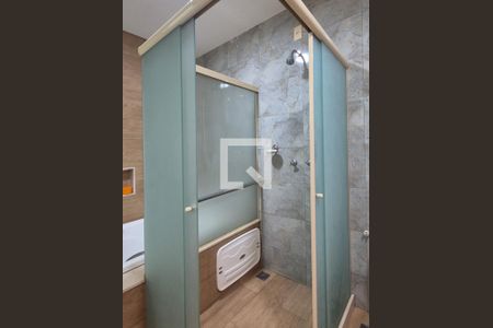 Casa para alugar com 438m², 6 quartos e 8 vagas Casa para alugar com 438m², 6 quartos e 8 vagasQuarto 1 - Banheiro