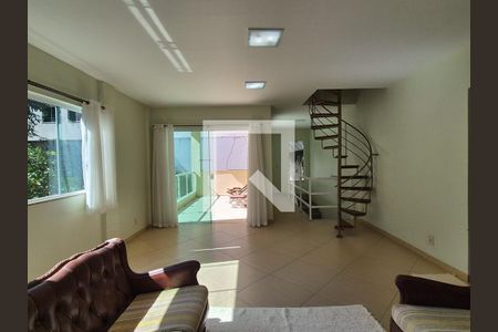 Casa para alugar com 438m², 6 quartos e 8 vagas Casa para alugar com 438m², 6 quartos e 8 vagasSala de Estar