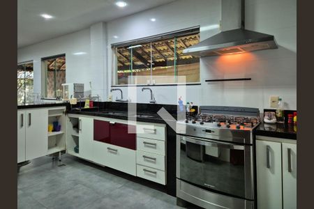 Casa para alugar com 438m², 6 quartos e 8 vagas Casa para alugar com 438m², 6 quartos e 8 vagasCozinha