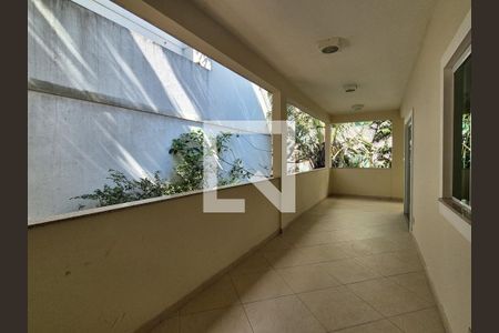 Casa para alugar com 438m², 6 quartos e 8 vagas Casa para alugar com 438m², 6 quartos e 8 vagasQuarto 4 - Varanda