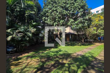 Casa para alugar com 438m², 6 quartos e 8 vagas Casa para alugar com 438m², 6 quartos e 8 vagasÁrea externa