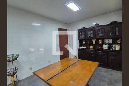 Casa para alugar com 438m², 6 quartos e 8 vagas Casa para alugar com 438m², 6 quartos e 8 vagasCozinha