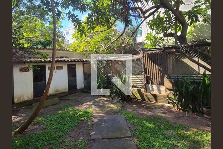 Casa para alugar com 438m², 6 quartos e 8 vagas Casa para alugar com 438m², 6 quartos e 8 vagasÁrea externa