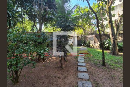 Casa para alugar com 438m², 6 quartos e 8 vagas Casa para alugar com 438m², 6 quartos e 8 vagasÁrea externa