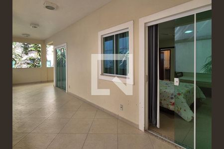 Casa para alugar com 438m², 6 quartos e 8 vagas Casa para alugar com 438m², 6 quartos e 8 vagasQuarto 4 - Varanda