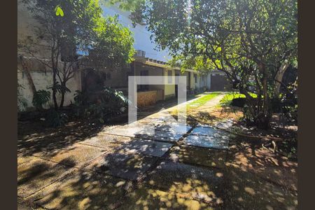 Casa para alugar com 438m², 6 quartos e 8 vagas Casa para alugar com 438m², 6 quartos e 8 vagasÁrea externa