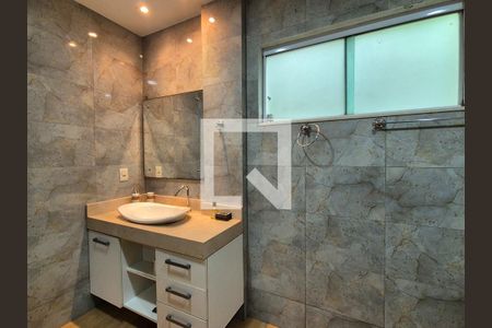 Casa para alugar com 438m², 6 quartos e 8 vagas Casa para alugar com 438m², 6 quartos e 8 vagasQuarto 1 - Banheiro