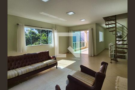 Casa para alugar com 438m², 6 quartos e 8 vagas Casa para alugar com 438m², 6 quartos e 8 vagasSala de Estar