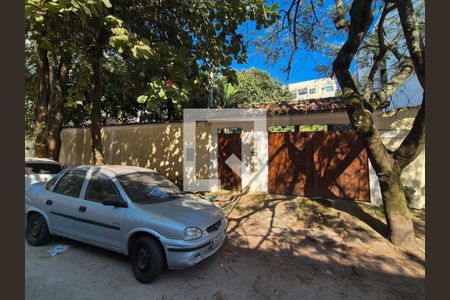 Casa para alugar com 438m², 6 quartos e 8 vagas Casa para alugar com 438m², 6 quartos e 8 vagasFachada