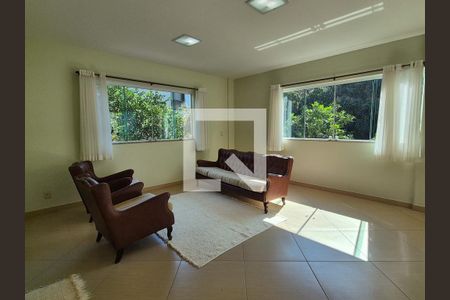 Casa para alugar com 438m², 6 quartos e 8 vagas Casa para alugar com 438m², 6 quartos e 8 vagasSala de Estar