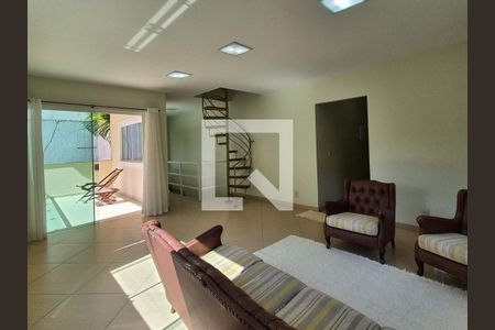 Casa para alugar com 438m², 6 quartos e 8 vagas Casa para alugar com 438m², 6 quartos e 8 vagasSala de Estar