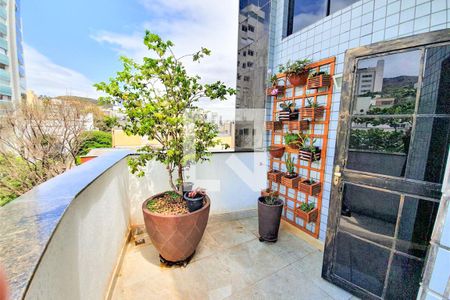 Apartamento à venda com 202m², 3 quartos e 3 vagasÁrea externa