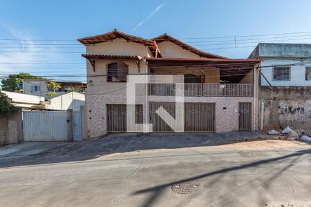 Casa à venda com 700m², 3 quartos e 3 vagasFachada