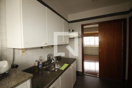 Cozinha de apartamento à venda com 3 quartos, 85m² em Funcionários, Belo Horizonte