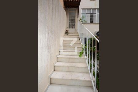 Casa à venda com 160m², 3 quartos e 4 vagasEscada