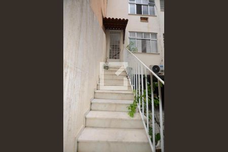 Casa à venda com 160m², 3 quartos e 4 vagasEscada