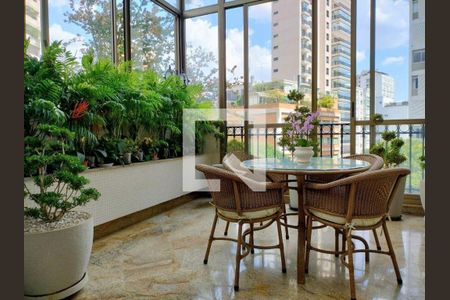 Apartamento à venda com 402m², 4 quartos e 4 vagas