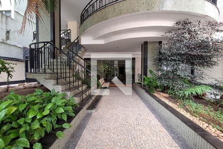 Apartamento à venda com 161m², 3 quartos e 2 vagas Apartamento à venda com 161m², 3 quartos e 2 vagasFachada e portaria