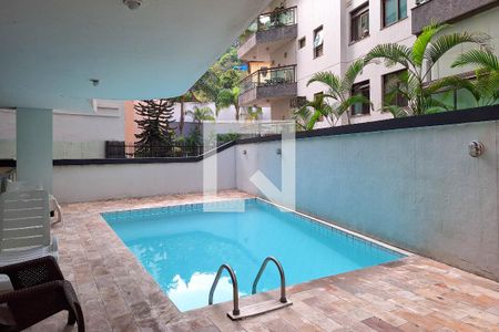 Apartamento à venda com 161m², 3 quartos e 2 vagas Apartamento à venda com 161m², 3 quartos e 2 vagasÁrea comum - Piscina