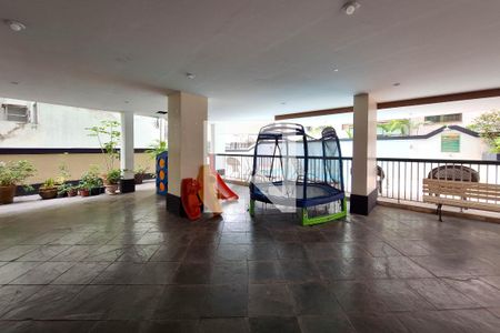 Apartamento à venda com 161m², 3 quartos e 2 vagas Apartamento à venda com 161m², 3 quartos e 2 vagasÁrea comum - Playground