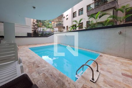 Apartamento à venda com 161m², 3 quartos e 2 vagas Apartamento à venda com 161m², 3 quartos e 2 vagasÁrea comum - Piscina