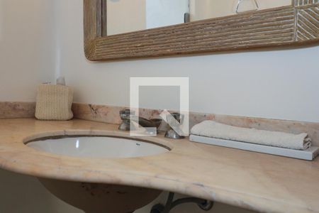 Casa à venda com 600m², 4 quartos e 3 vagasBanheiro da Suíte 2