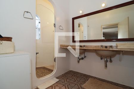 Casa à venda com 600m², 4 quartos e 3 vagasBanheiro da Suíte 1