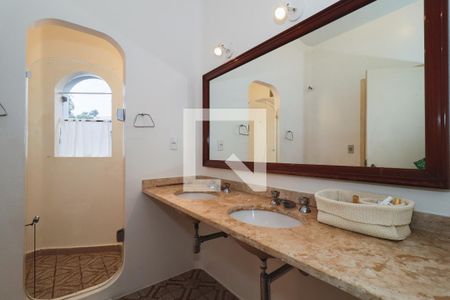 Casa à venda com 600m², 4 quartos e 3 vagasBanheiro da Suíte 1