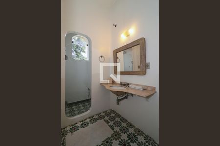 Casa à venda com 600m², 4 quartos e 3 vagasBanheiro da Suíte 2