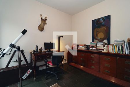 Casa à venda com 600m², 4 quartos e 3 vagasEscritório