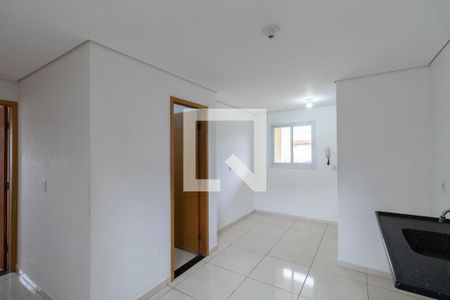 Sala e Cozinha Integrada  de apartamento para alugar com 2 quartos, 42m² em Vila Granada, São Paulo