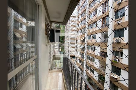 Apartamento à venda com 75m², 2 quartos e 1 vagaVaranda