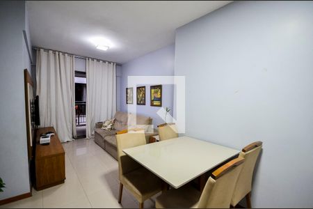 Apartamento à venda com 75m², 2 quartos e 1 vagaSala