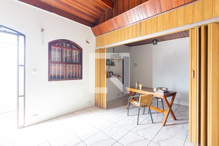 Casa à venda com 147m², 2 quartos e 2 vagas Casa à venda com 147m², 2 quartos e 2 vagasEdícula