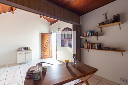 Casa à venda com 147m², 2 quartos e 2 vagas Casa à venda com 147m², 2 quartos e 2 vagasEdícula