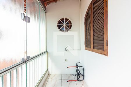 Casa à venda com 147m², 2 quartos e 2 vagas Casa à venda com 147m², 2 quartos e 2 vagasEdícula