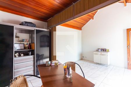 Casa à venda com 147m², 2 quartos e 2 vagas Casa à venda com 147m², 2 quartos e 2 vagasEdícula