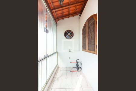 Casa à venda com 147m², 2 quartos e 2 vagas Casa à venda com 147m², 2 quartos e 2 vagasEdícula