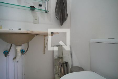 Banheiro da Suíte de apartamento à venda com 2 quartos, 72m² em Jardim Itu, Porto Alegre