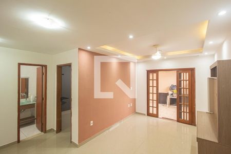 Sala de casa para alugar com 4 quartos, 210m² em Guaratiba, Rio de Janeiro