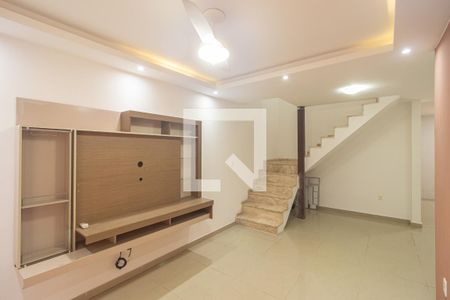 Sala de casa para alugar com 4 quartos, 210m² em Guaratiba, Rio de Janeiro