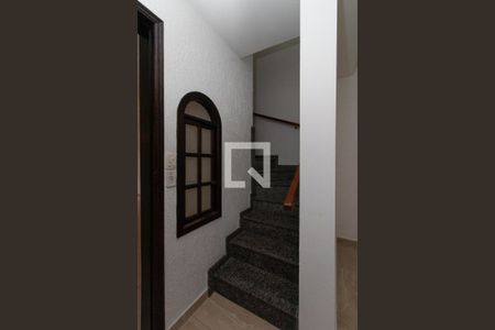 Casa à venda com 100m², 3 quartos e 1 vagaEscada